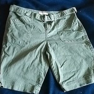 Gloria Vanderbilt Khaki United Shorts (size 8)
